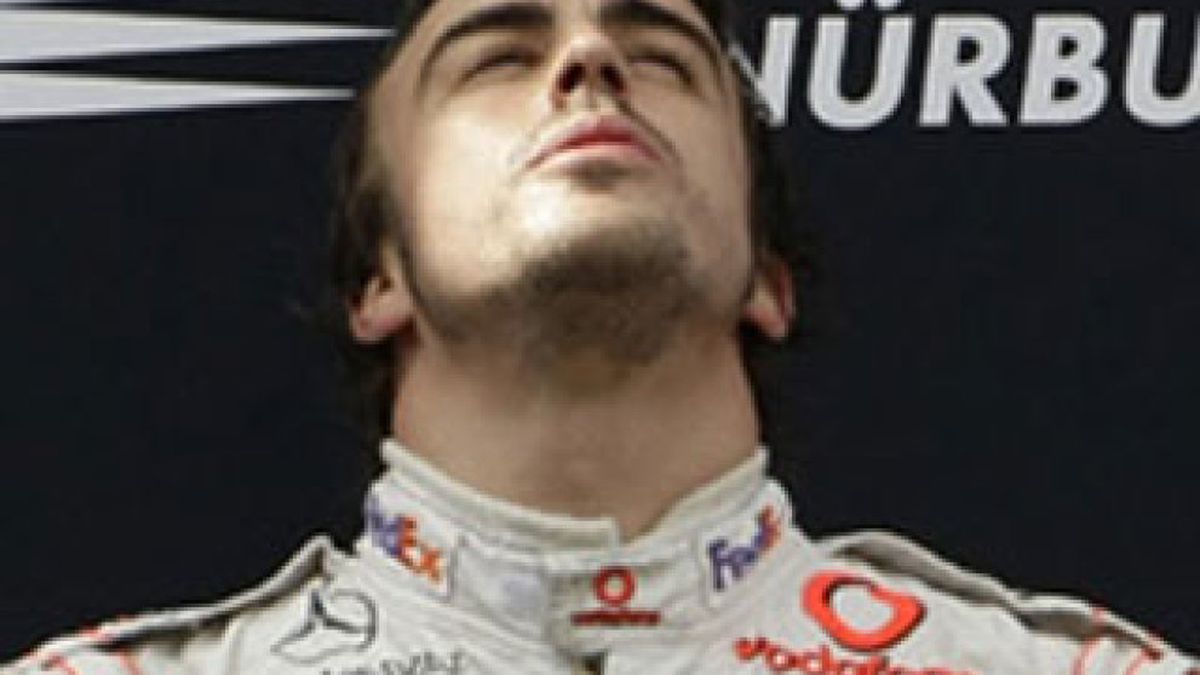El Daily Mirror acusa a Alonso de primar a sus mecánicos para vencer a Hamilton