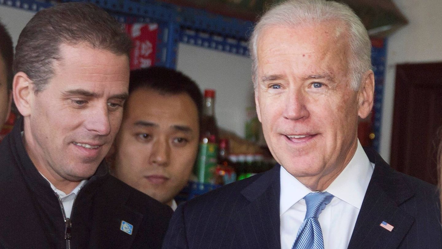  Hunter y Joe Biden, durante un viaje a China. (EFE)