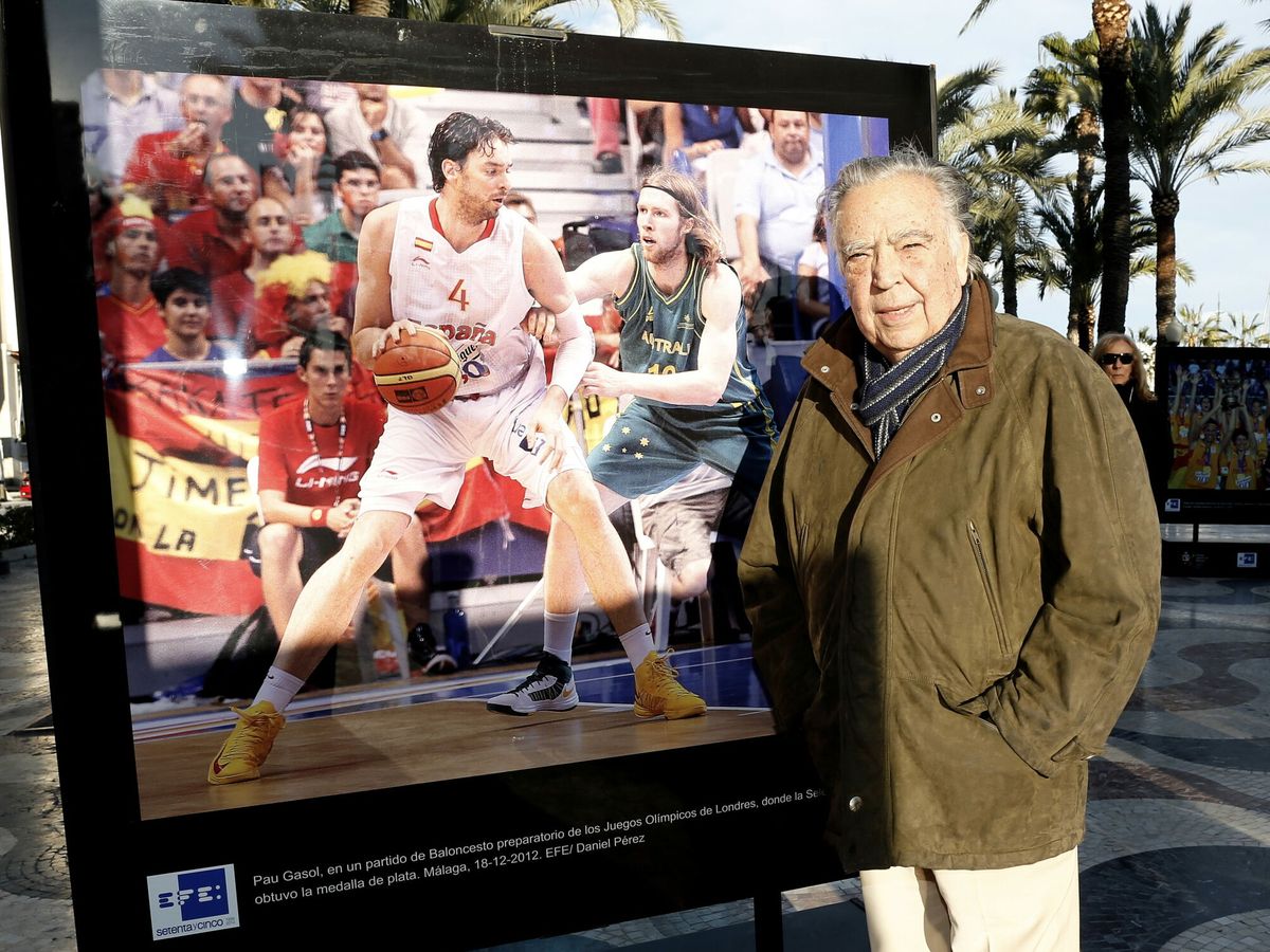Foto: Imagen de archivo del exentrenador de baloncesto Pedro Ferrandiz, el técnico más laureado de la historia de nuestro país, que ha fallecido hoy a los 93 años de edad.(EFE/Juan Carlos Cárdenas)