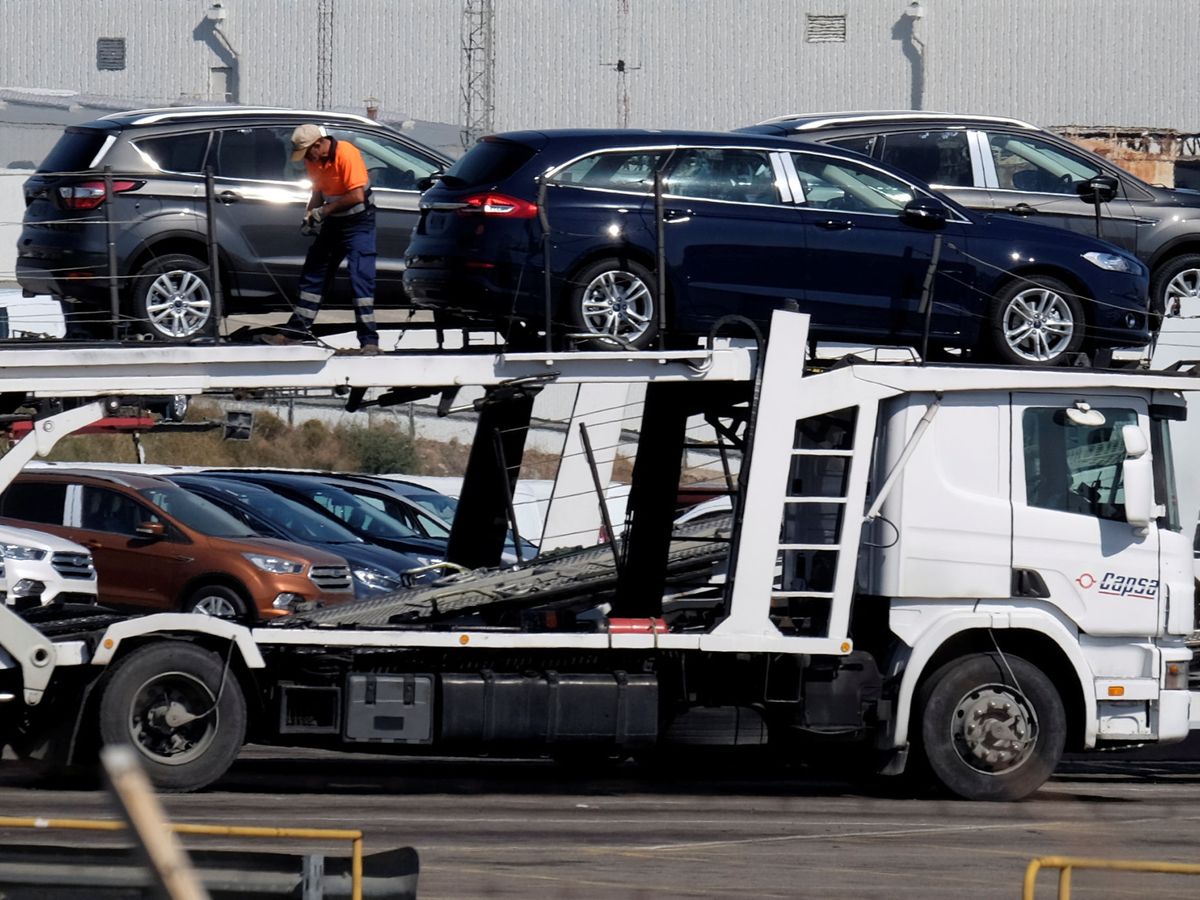 Foto: Vehículos de la planta de Ford en Almussafes. (EFE)