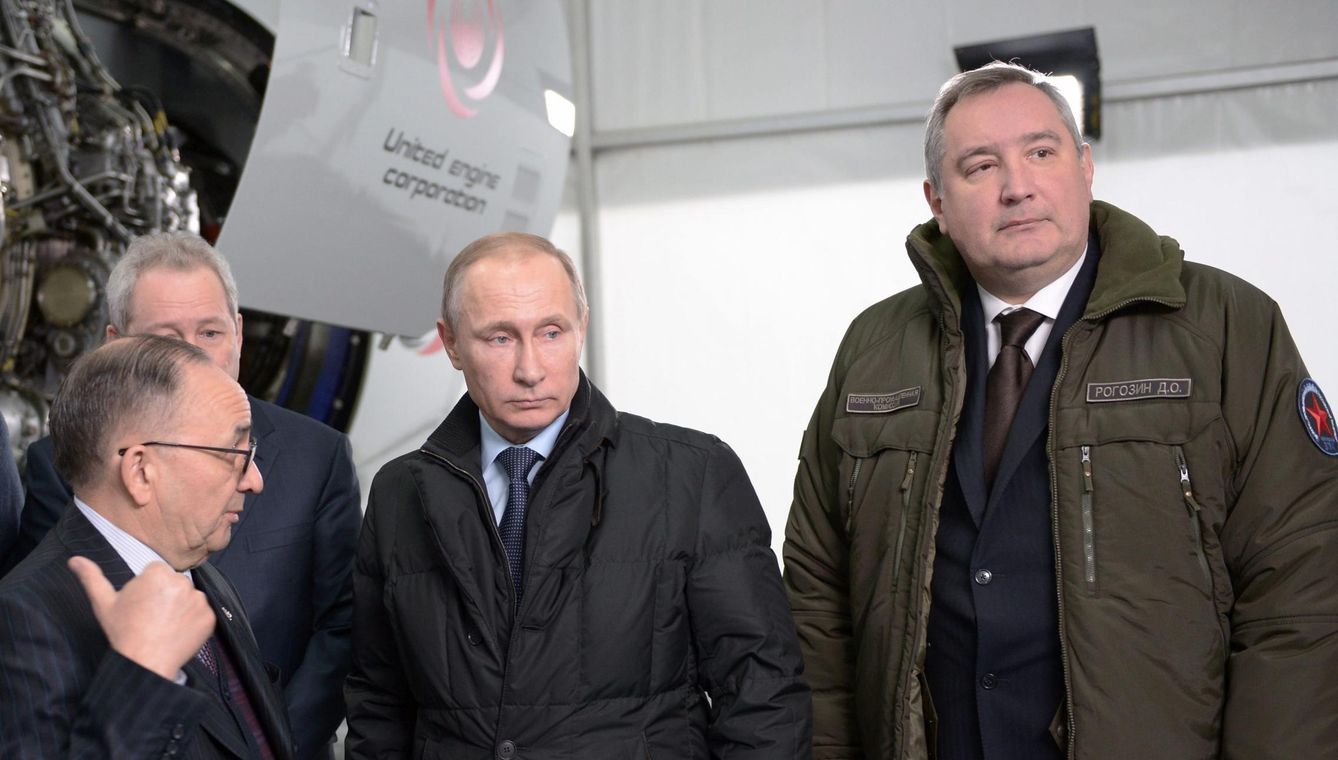 El presidente ruso, Vladímir Putin posa junto a Dimitri Rogozin.