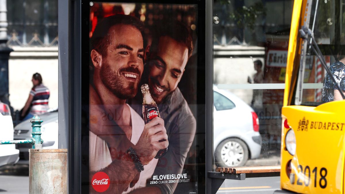 La cruzada de Orbán contra los gais: boicot a Coca-Cola por su publicidad 'gay-friendly'
