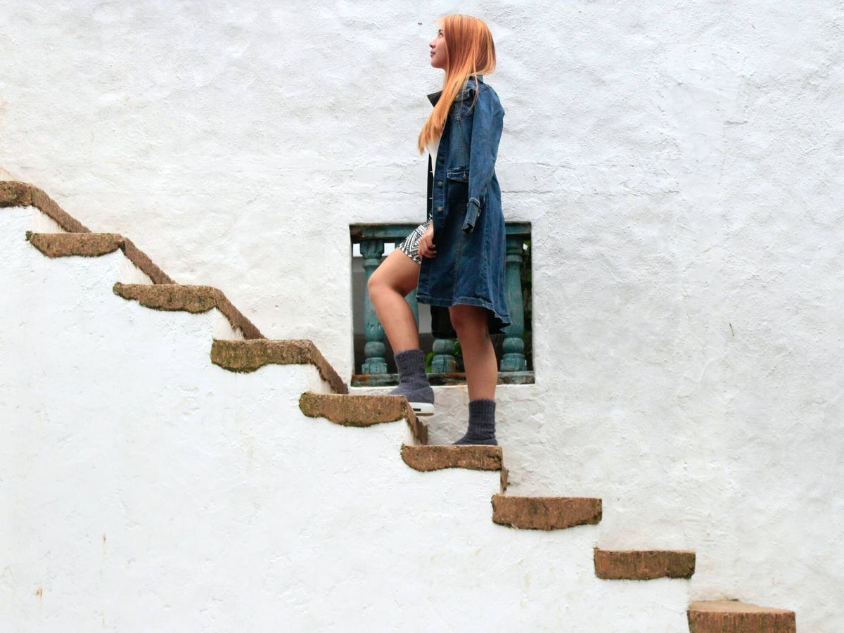 Foto: Subir escaleras hace que pierdas grasa y aceleres tu metabolismo. (Unsplash/Ruffa Jane Reyes)