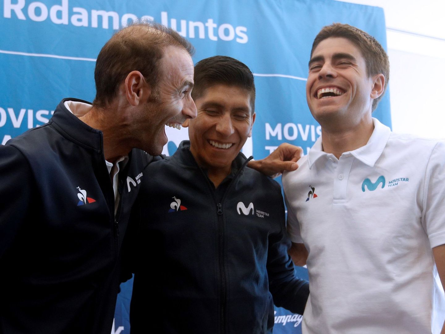 Mikel Landa (d), junto a Nairo Quintana (c) y Valverde (i) durante un evento del equipo Movistar. (EFE)