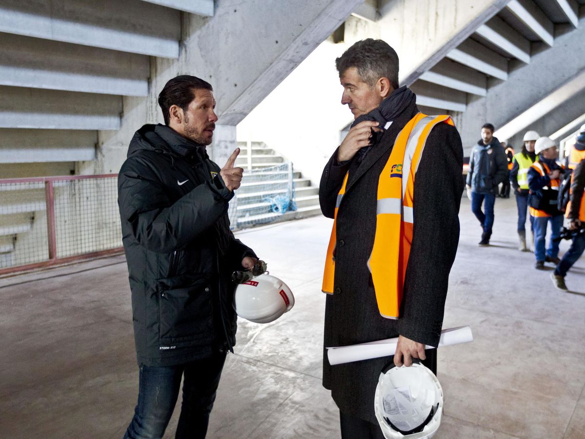 Foto: Gil Marín, CEO del Atlético de Madrid, junto a Simeone. (EFE/Emilio Naranjo)