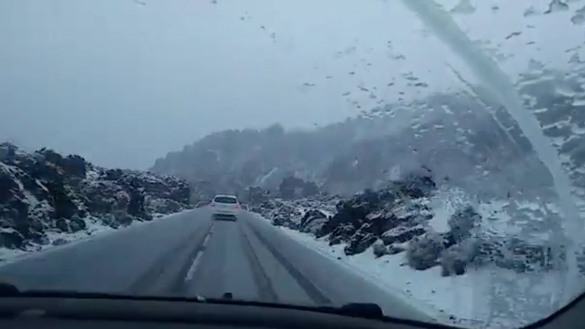 Los espectaculares vídeos de la nevada que ha caído en el Teide 