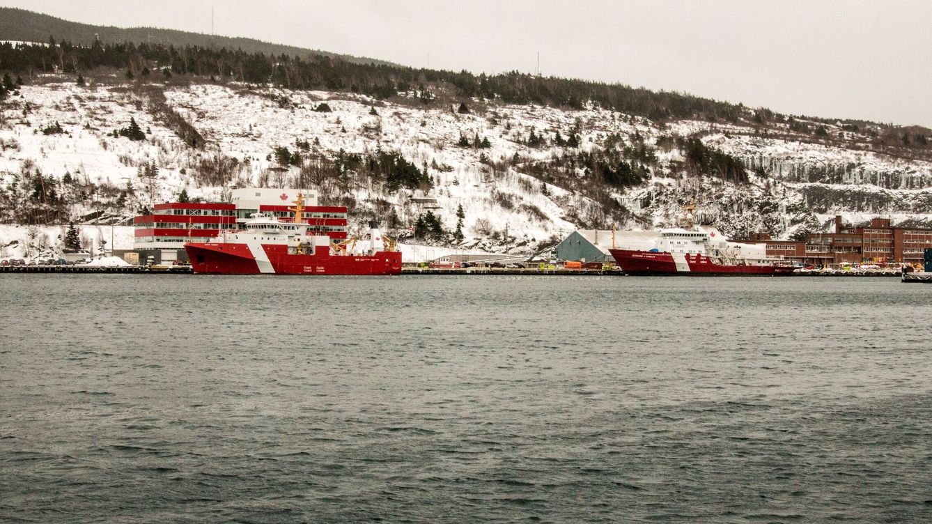Foto: Fotografía de dos barcos del Servicio de Guardacostas de Canadá. (EFE/Julio César Rivas)