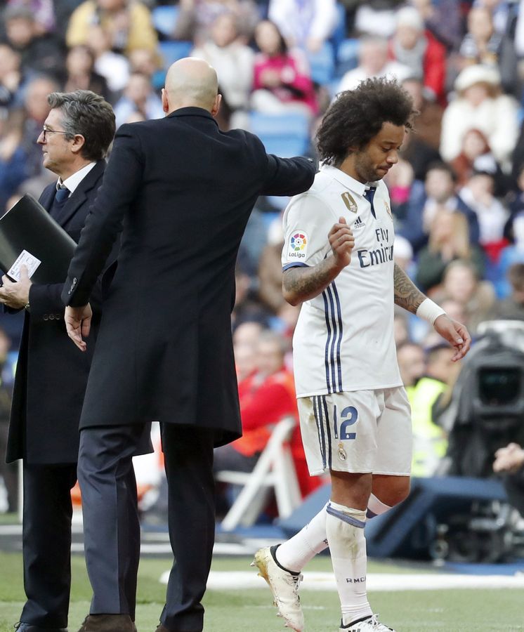 Foto: Marcelo cayó lesionado en el transcurso del partido Real Madrid-Málaga (EFE)