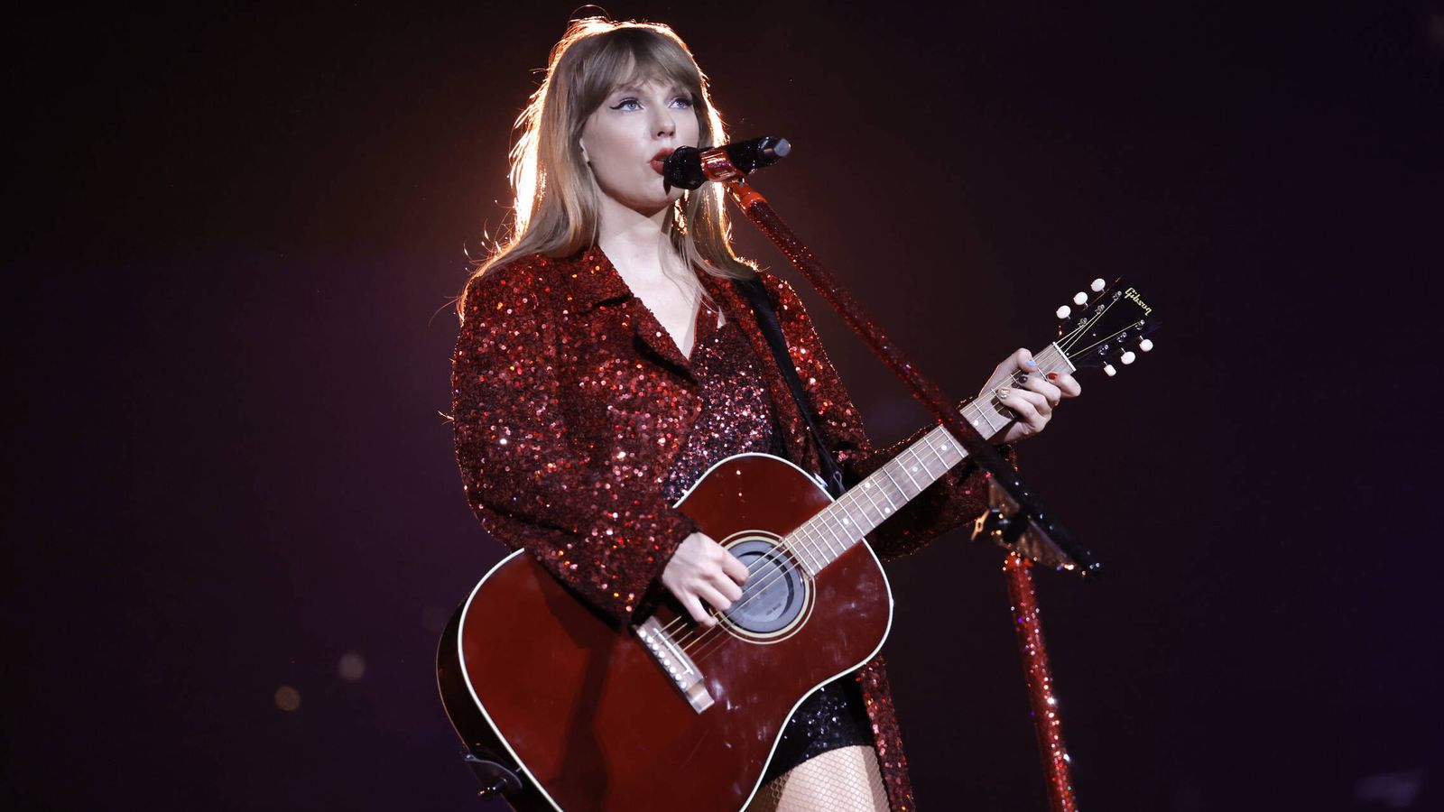 Taylor Swift con la estética de 'Red' en la gira 'The Eras Tour'. (Getty/Kevin Winter)