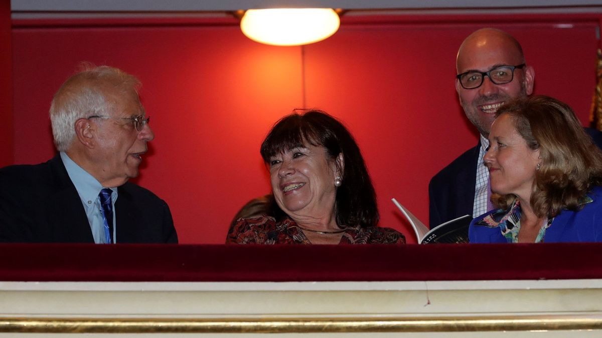 ¿Qué ministra española es adicta al teatro?