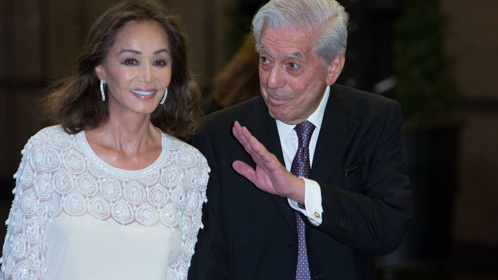 Foto: Isabel Preysler y Vargas Llosa, en la fiesta por el 80 cumpleaños del escritor. (Getty)