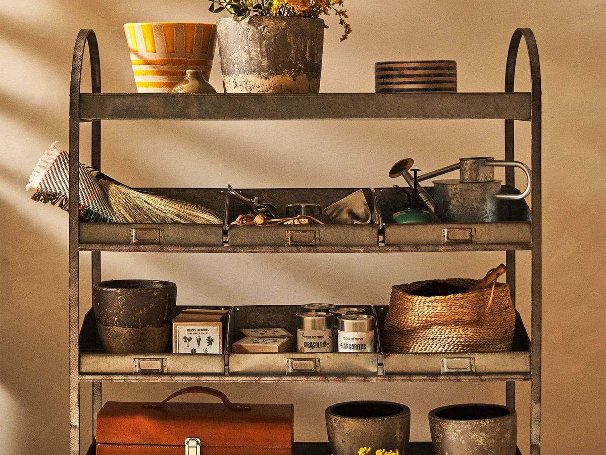 Foto: Mueble de acero galvanizado de Zara Home para tenerlo todo ordenado. (Cortesía)