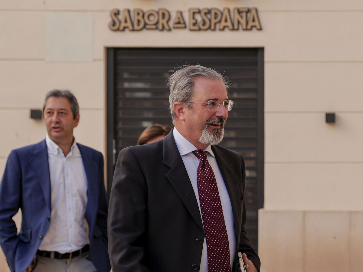 Foto: Vicente Barrera junta al candidato de Vox a la Presidencia de la Generalitat Valenciana, Carlos Flores. (Europa Press/Rober Solsona)