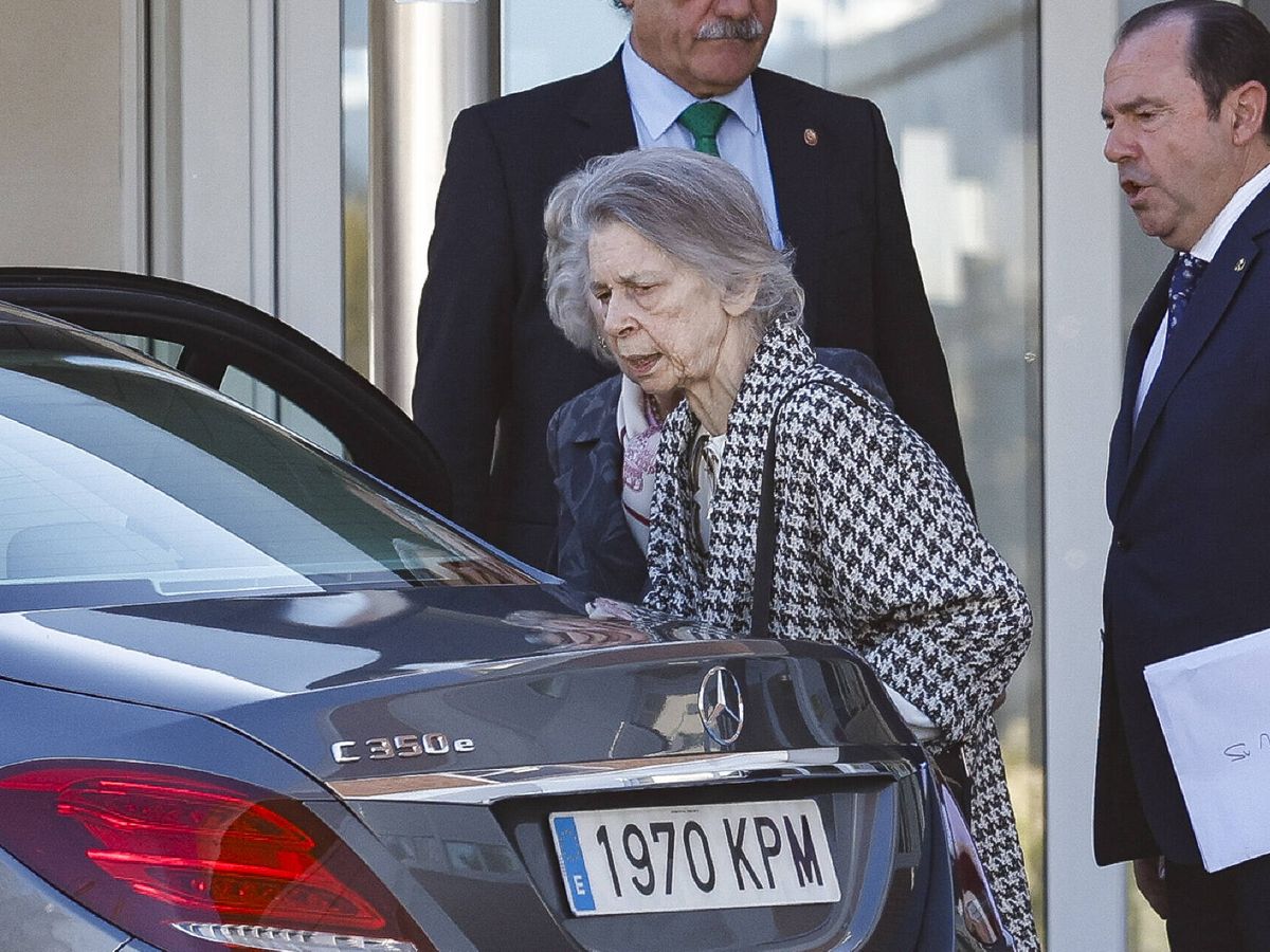 Foto: Irene de Grecia saliendo del hospital tras su visita a la reina Sofía. (Gtres)