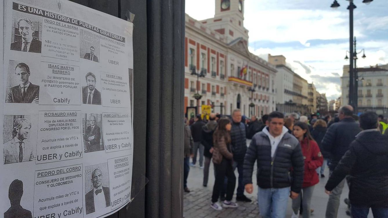 El cartel que los taxistas han ido pegando por todo Madrid. (EC)