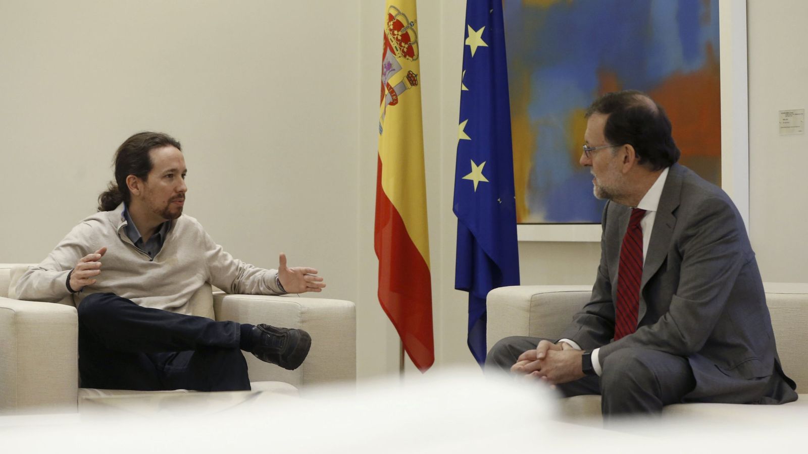 Foto: El presidente del Gobierno en funciones, Mariano Rajoy, (d), y el secretario general de Podemos, Pablo Iglesias. (EFE)