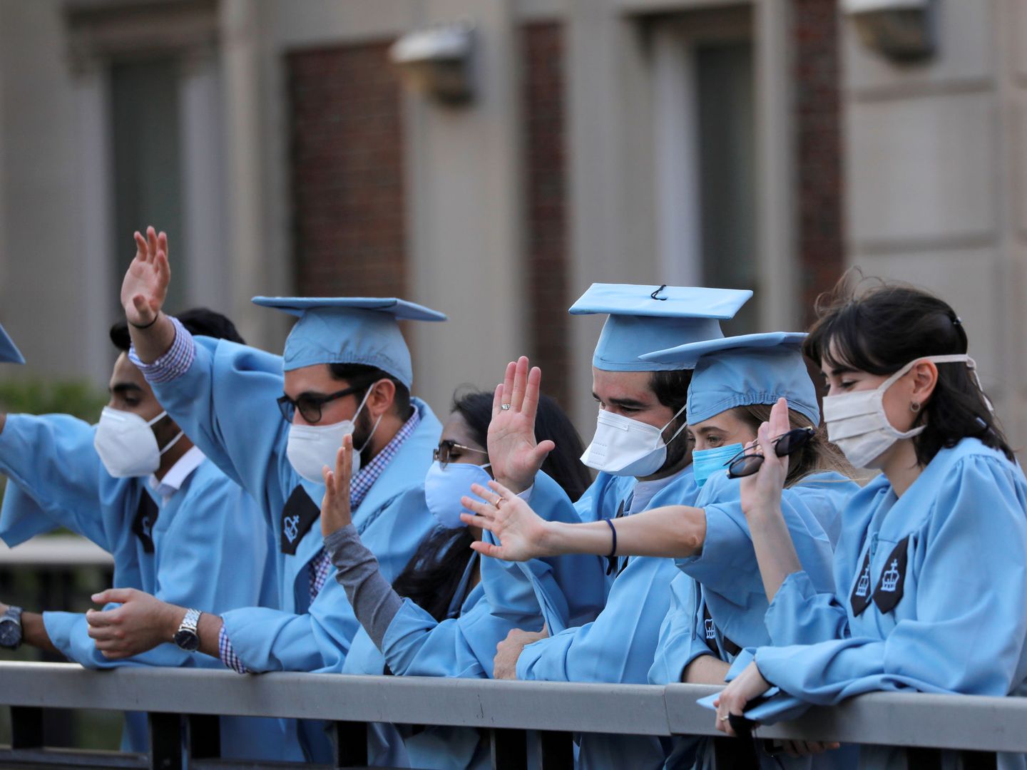 Estudiantes de máster graduados de la Universidad de Columbia. (Reuters)