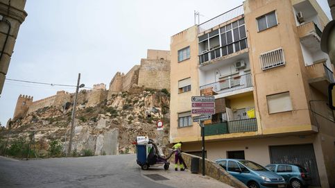 Almería se despide de su edificio más feo: adiós al pegote a los pies de la Alcazaba