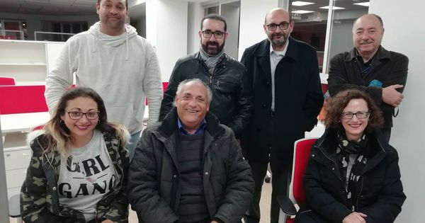 Foto: De arriba abajo y de izquierda a derecha, Juan, Killian, Julián, José Luis, Elvira, Francisco y Yolanda, del PSPV-PSOE. (V.R.)