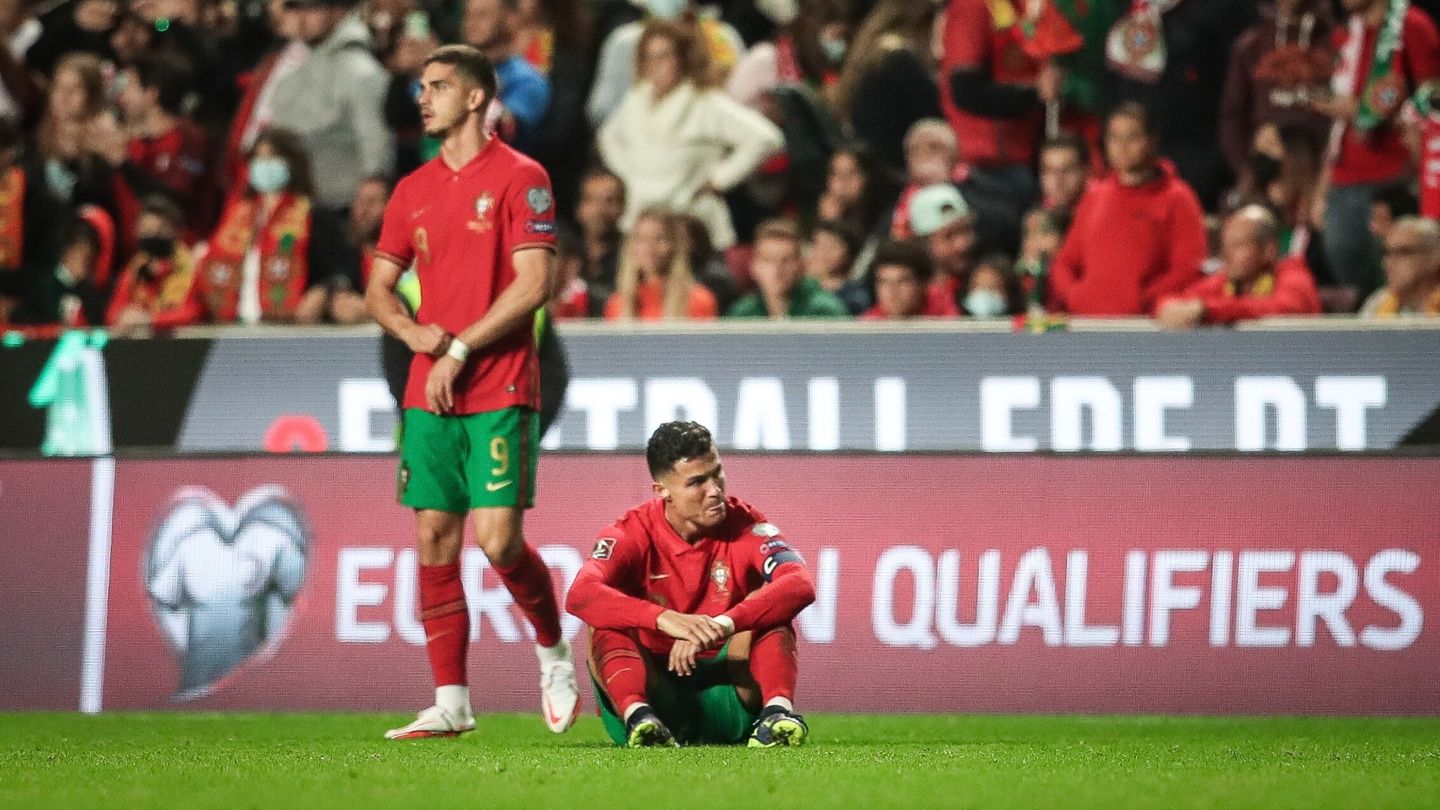 Ronaldo, abatido tras el partido frente a Serbia. (Efe/Epa/Crisom)