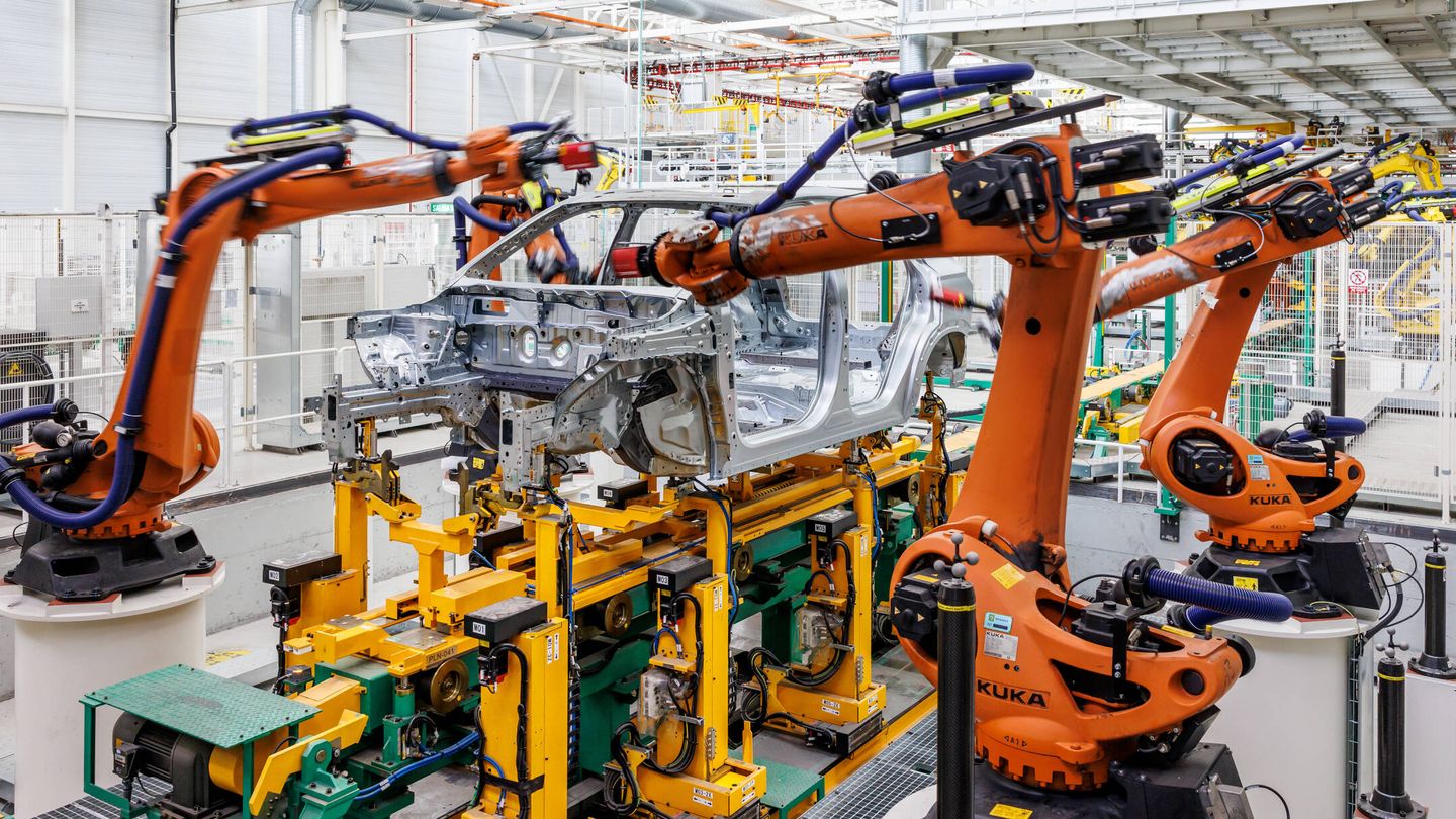 La planta de Palencia ha instalado 400 nuevos robots en soldadura para el Austral.