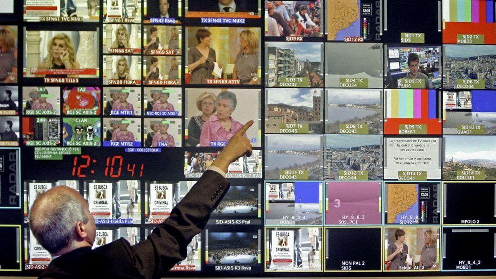 Foto: Cada hogar debería pagar 225 euros al año para garantizar la supervivencia de los medios de comunicación. (EFE)