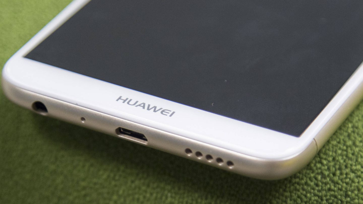 El Huawei P Smart no tiene USB tipo C. (E. Villarino)