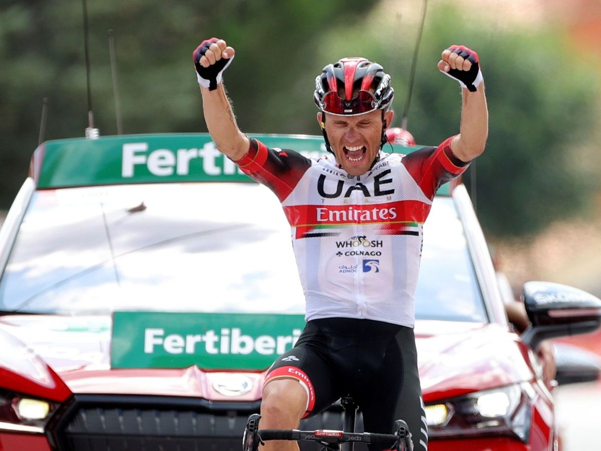 Foto: l ciclista polaco Rafal Majka celebra su victoria en la 15ª etapa de LaVuelta. (EFE)