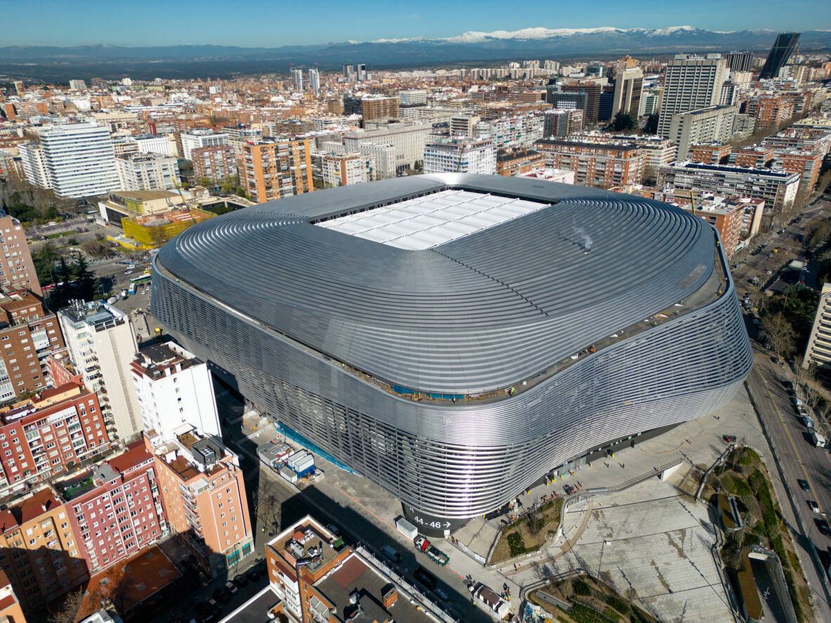 Foto: "Que no dé al estadio y con garaje". Vender piso frente al nuevo Bernabéu, casi imposible. (iStock)
