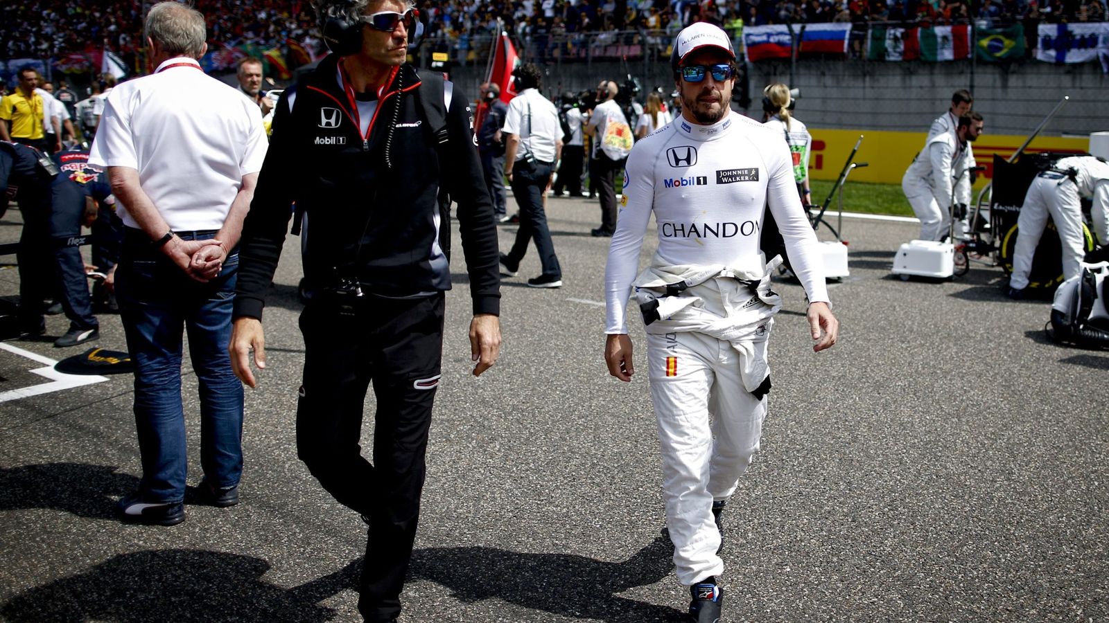 Foto: Los ingenieros de McLaren elogian a Fernando Alonso (Diego Azubel/EFE/EPA)