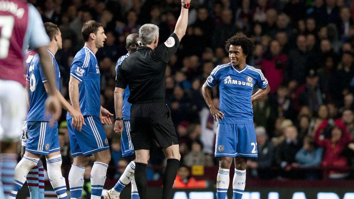 El Chelsea naufraga con polémica y pierde la iniciativa en la Premier League