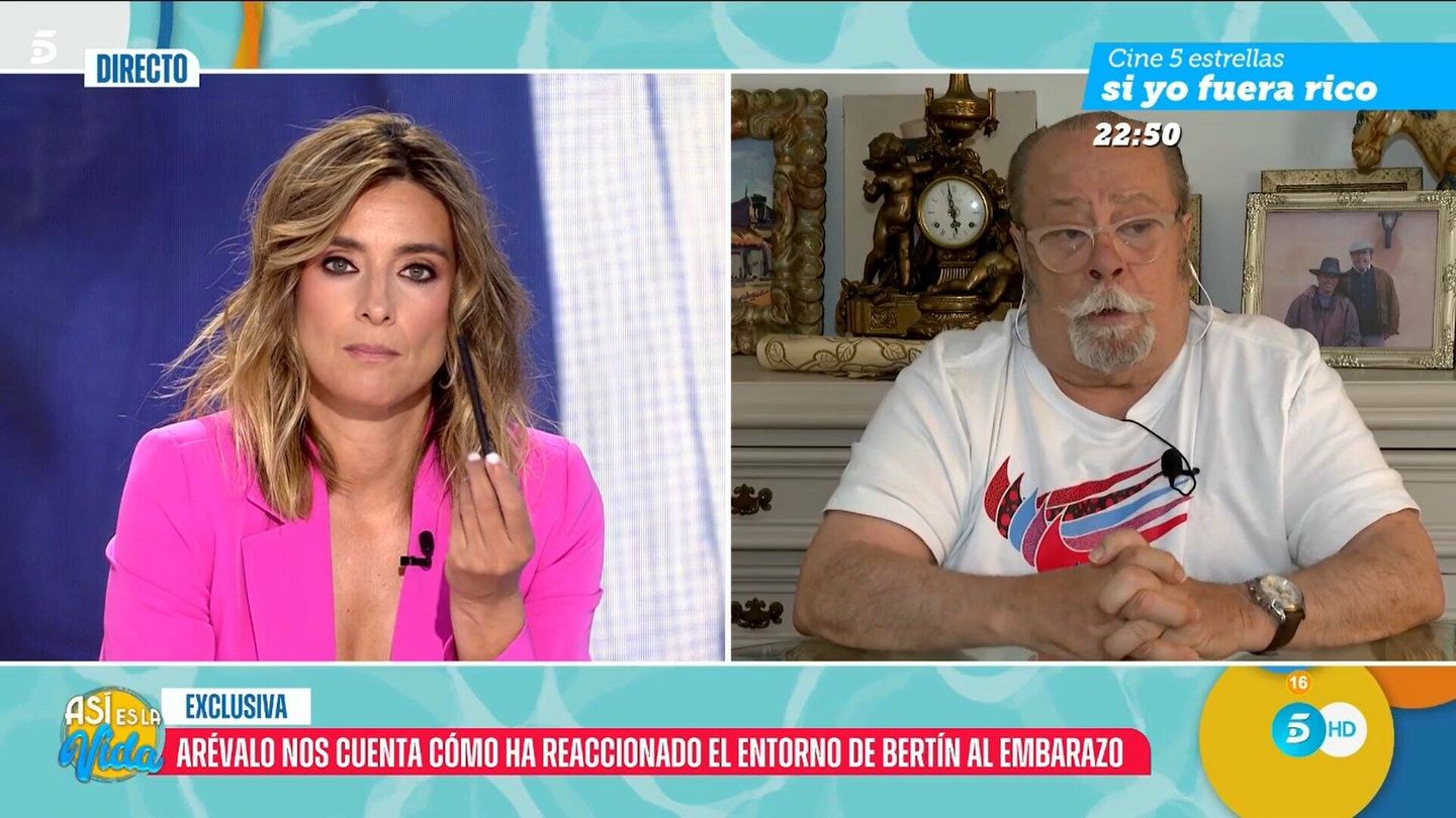 Sandra Barneda y Arévalo, en 'Así es la vida'. (Telecinco)