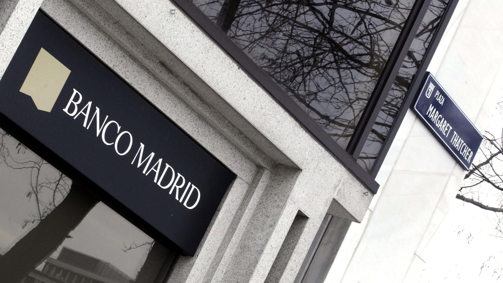 Foto: Oficina central de Banco Madrid en la capital. (EFE)