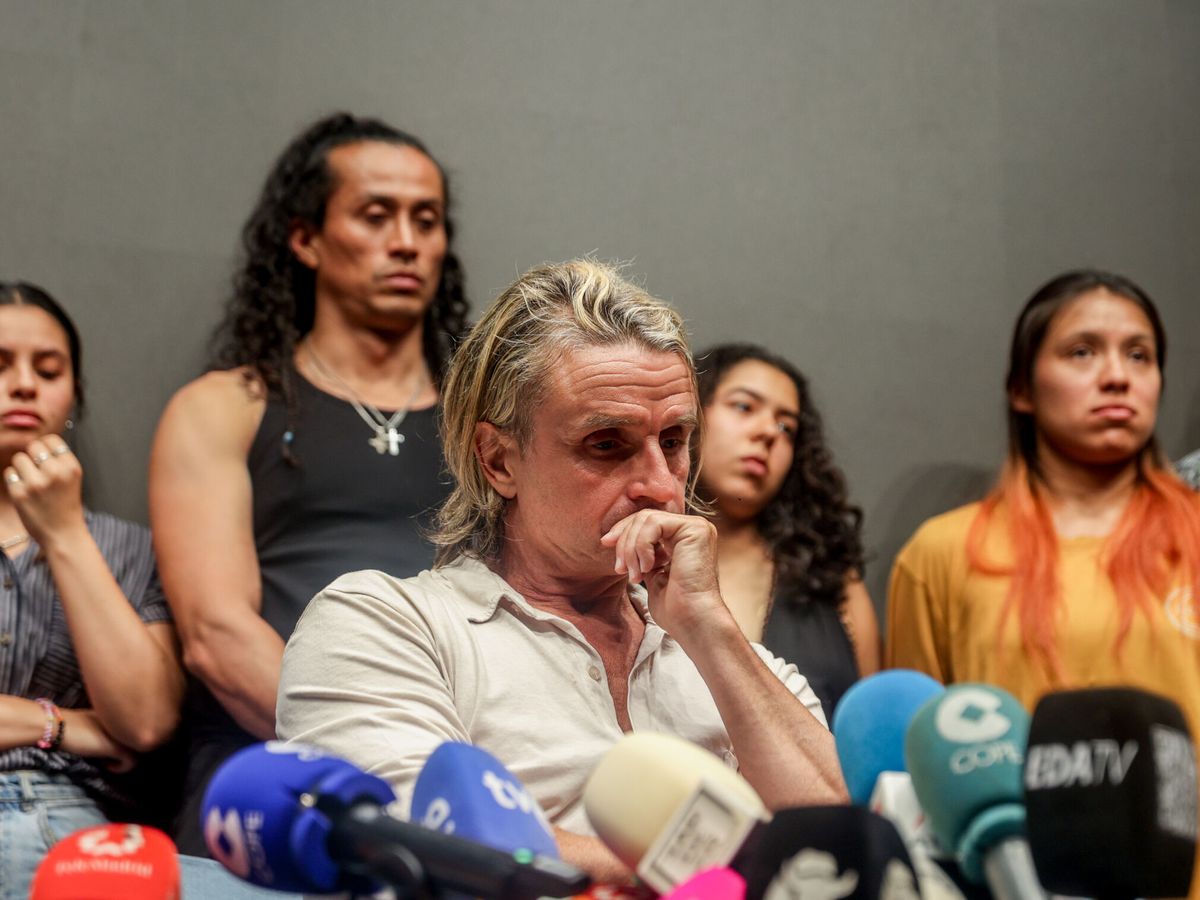 Foto: El productor musical Nacho Cano ofrece declaraciones a los medios tras ser detenido. (Europa Press/Ricardo Rubio)