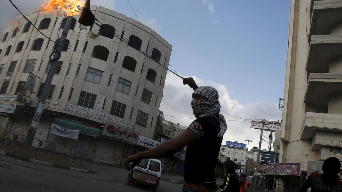 Un cohete de Gaza impacta en Israel mientras los disturbios continúan en el país