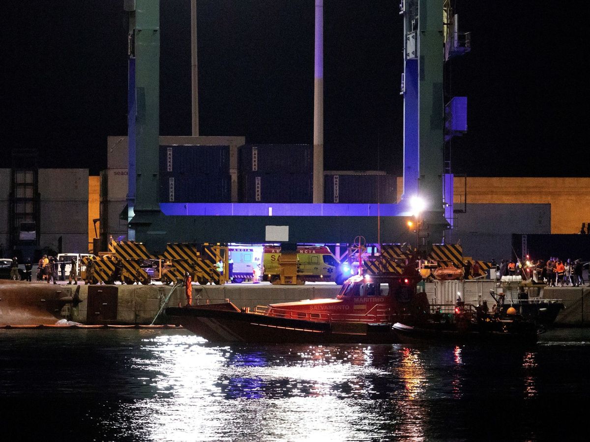 Foto: Imágenes del accidente sufrido este viernes en el Muelle del Centenario del Port de Castelló. (EFE)