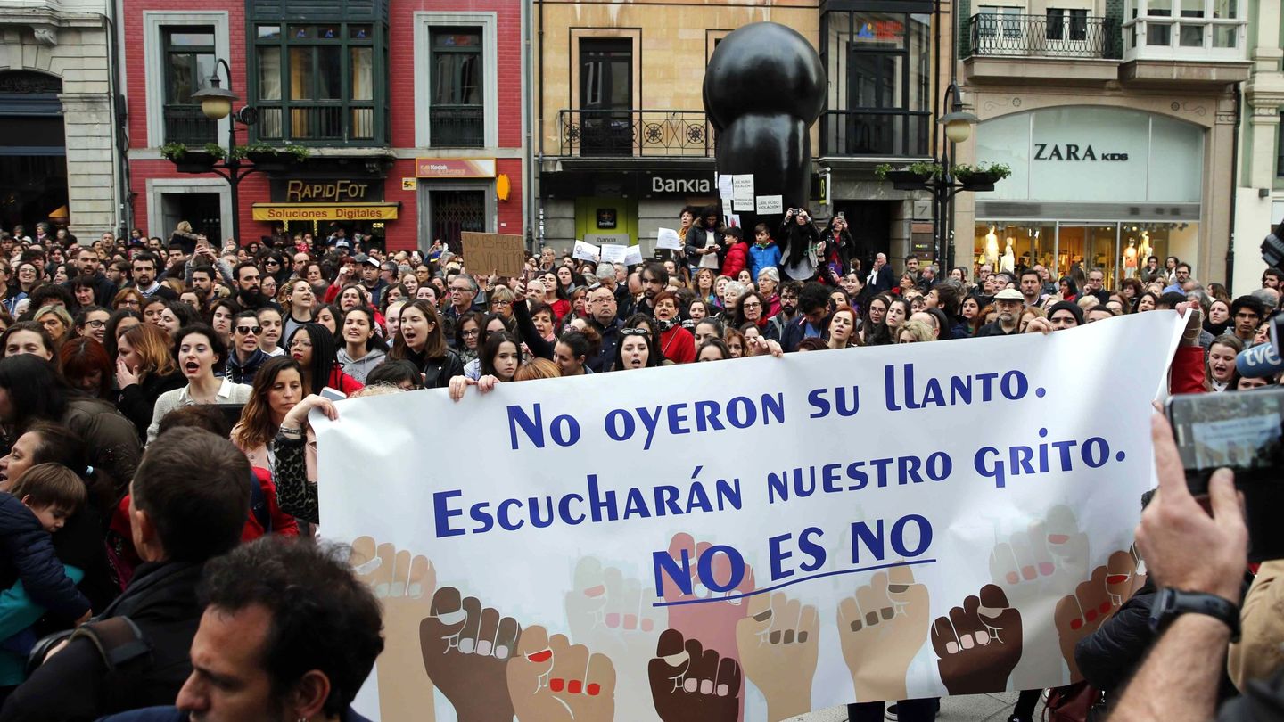 Manifestación en la calles de varias ciudades de España en protesta por la sentencia de La Manada. (EFE)