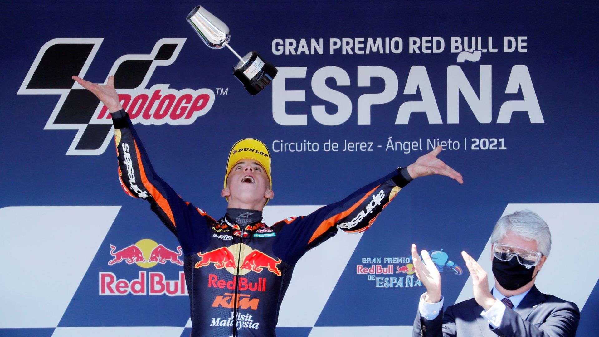 Acosta celebra su victoria en el GP de España. (REUTERS)