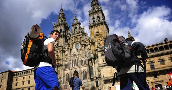 Foto: Un peregrino llega a Santiago de Compostela. (Corbis)