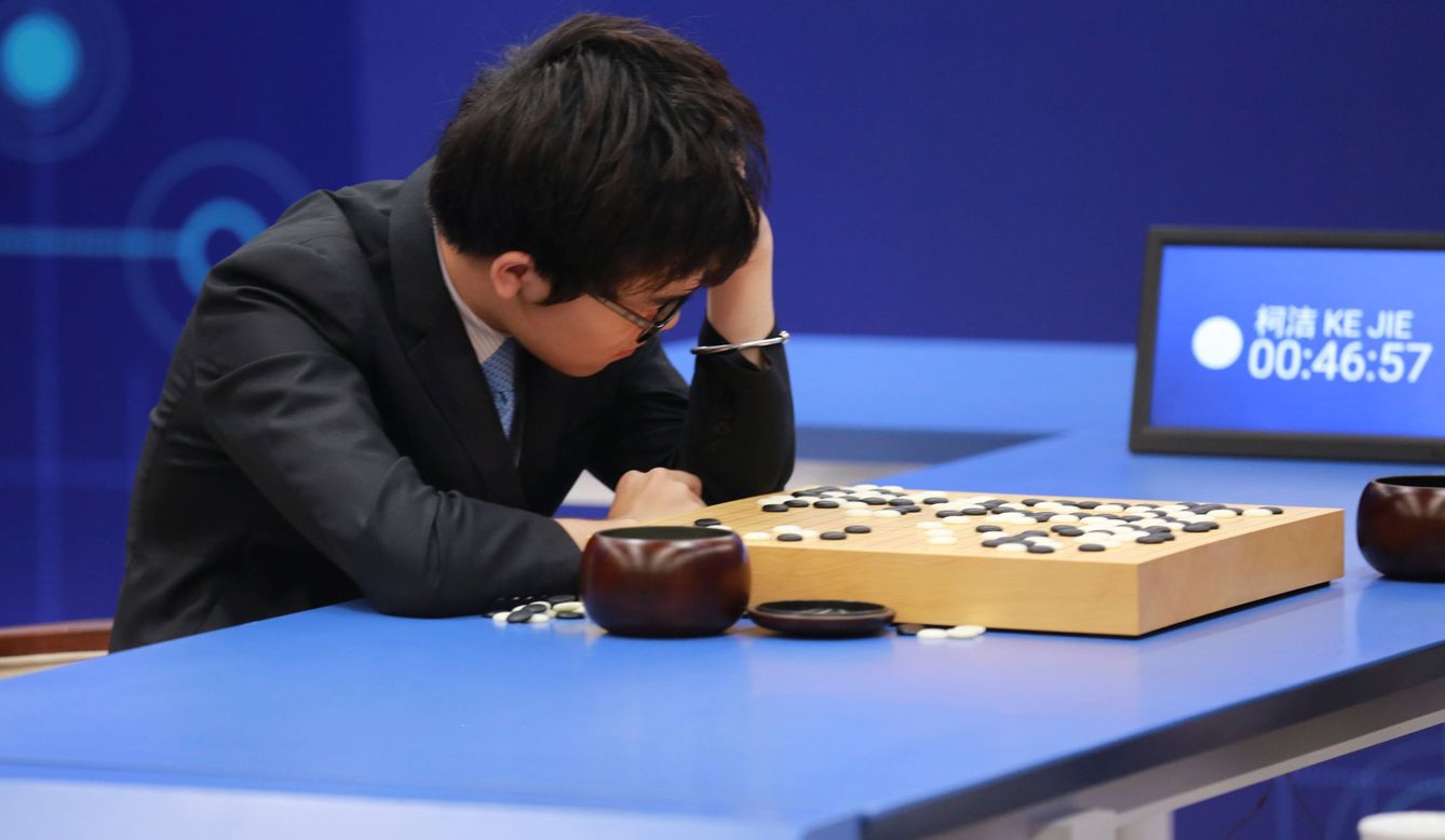El jugador chino de Go Ke Jie, cae derrotado ante AlphaGo. (REUTERS) 