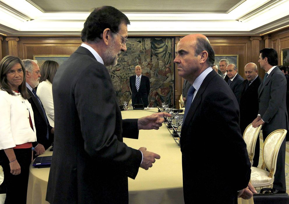 Foto: El presidente del Gobierno, Mariano Rajoy (i) (Efe)
