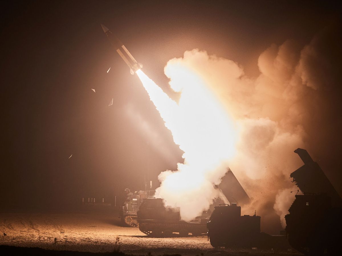 Foto: Un misil ATACMS es disparado durante un ejercicio militar en Corea del Sur. (Reuters/Ministerio de Defensa/Yonhap)