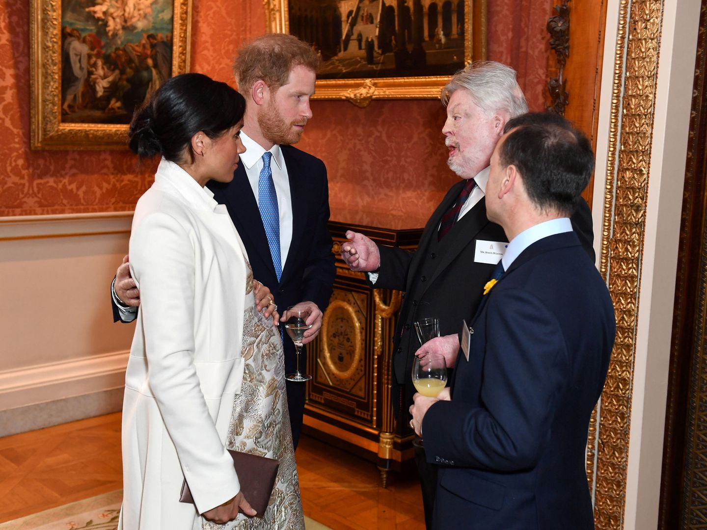 Meghan y Harry en la recepción por el 50 aniversario de la investidura del príncipe de Gales. (Reuters)