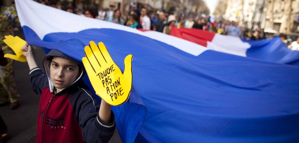 Miles de personas se manifiestan en Francia contra el racismo. (Efe)