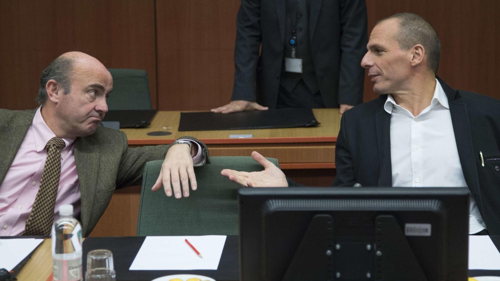Foto: Luis de Guindos y Varoufakis, ministros de economía de España y Grecia. (Reuters)