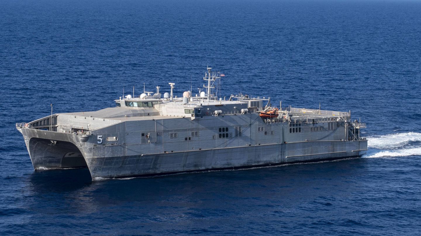 El moderno Expeditionary Fast Transport USNS Trenton (T-EPF 5). (US Navy)