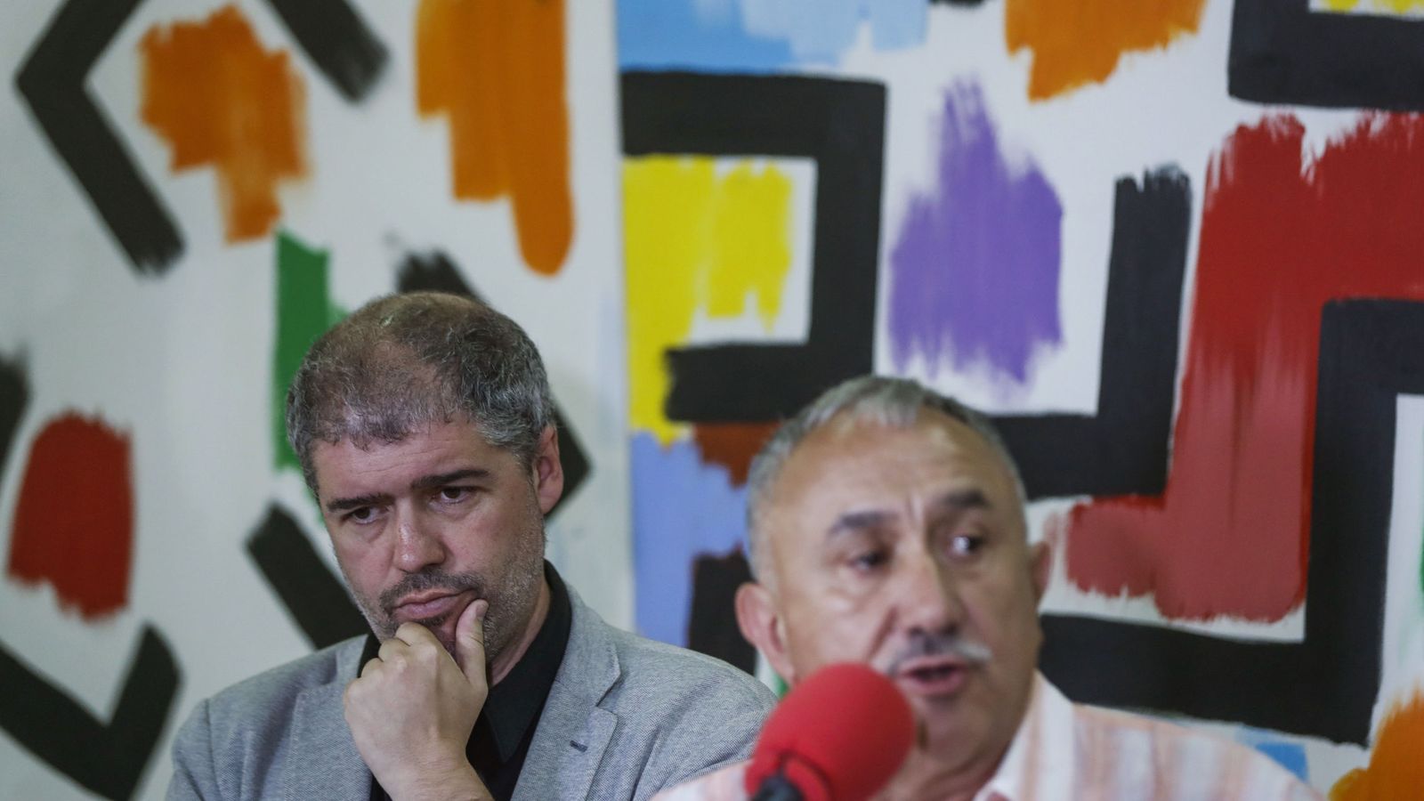 Foto: Los secretarios generales de CCOO, Unai Sordo (izquierda), y de UGT, Pepe Álvarez (Efe)