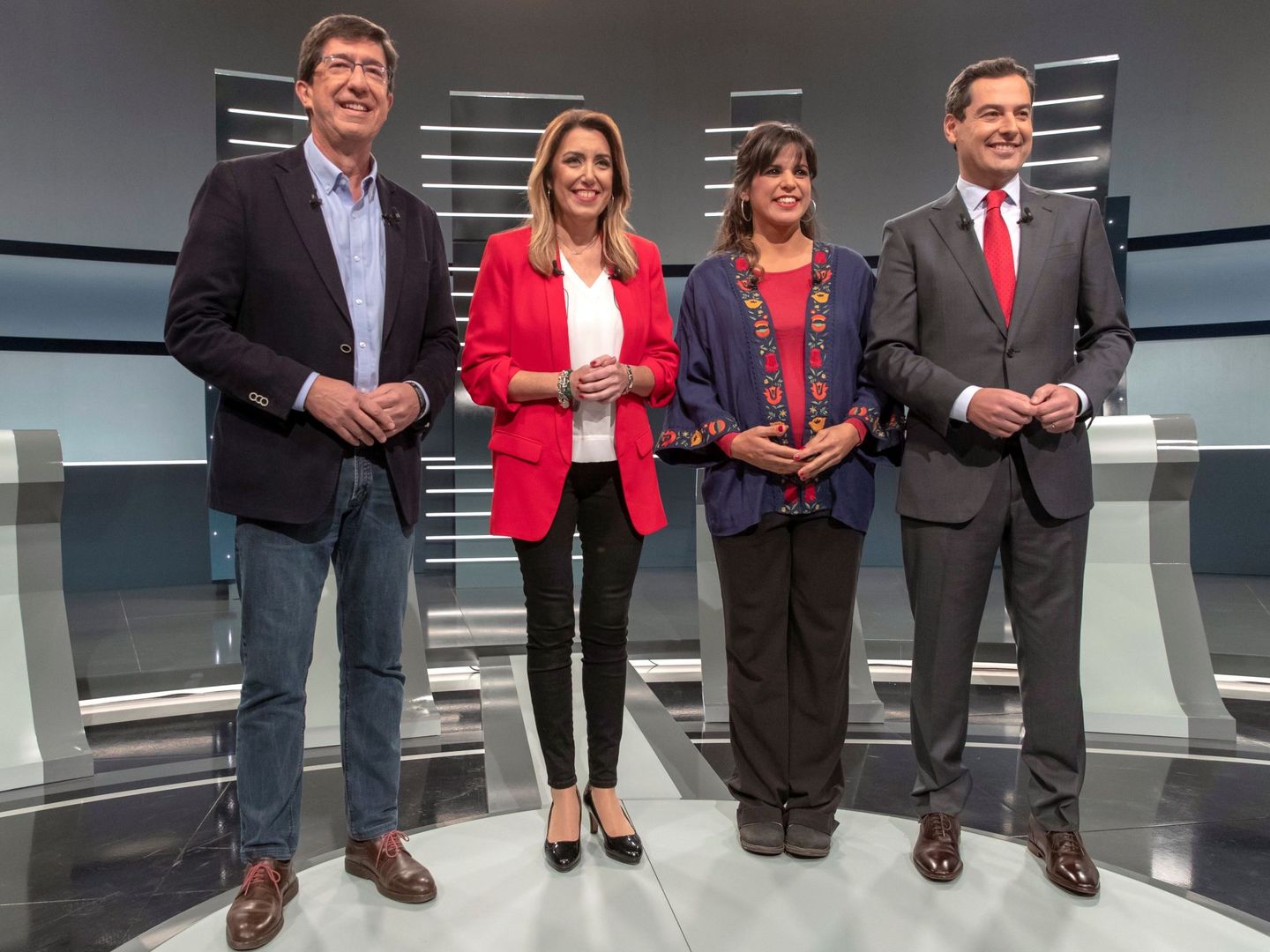 Los cuatro principales candidatos, antes de iniciar el debate electoral en el canal 24horas. (EFE)