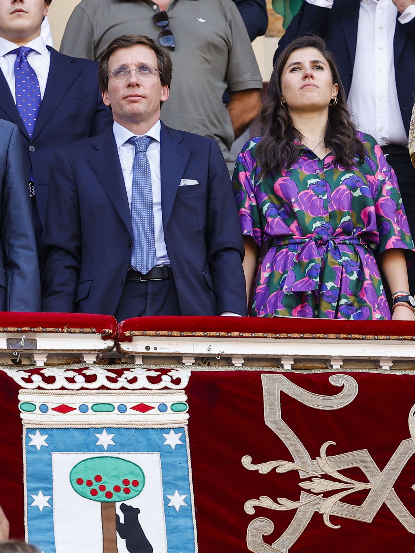 José Luis Martínez-Almeida y su pareja, Teresa Urquijo, en la corrida de toros de la Beneficencia. (EFE/Chema Moya)