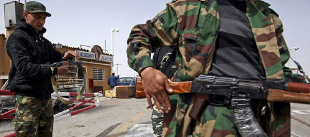 Foto: La contraofensiva de Gadafi obliga a los rebeldes libios a replegarse